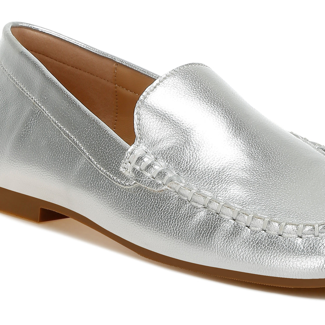 metallic pleather loafers
#color_silver