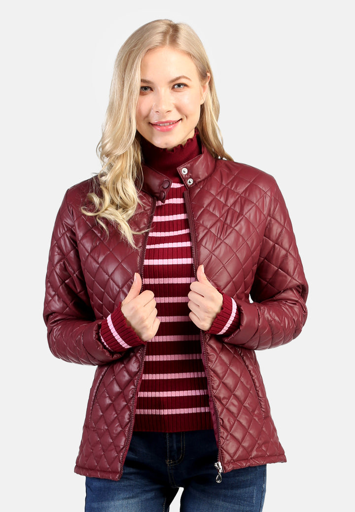 women puffer jacket with zip closure#color_burgundy
