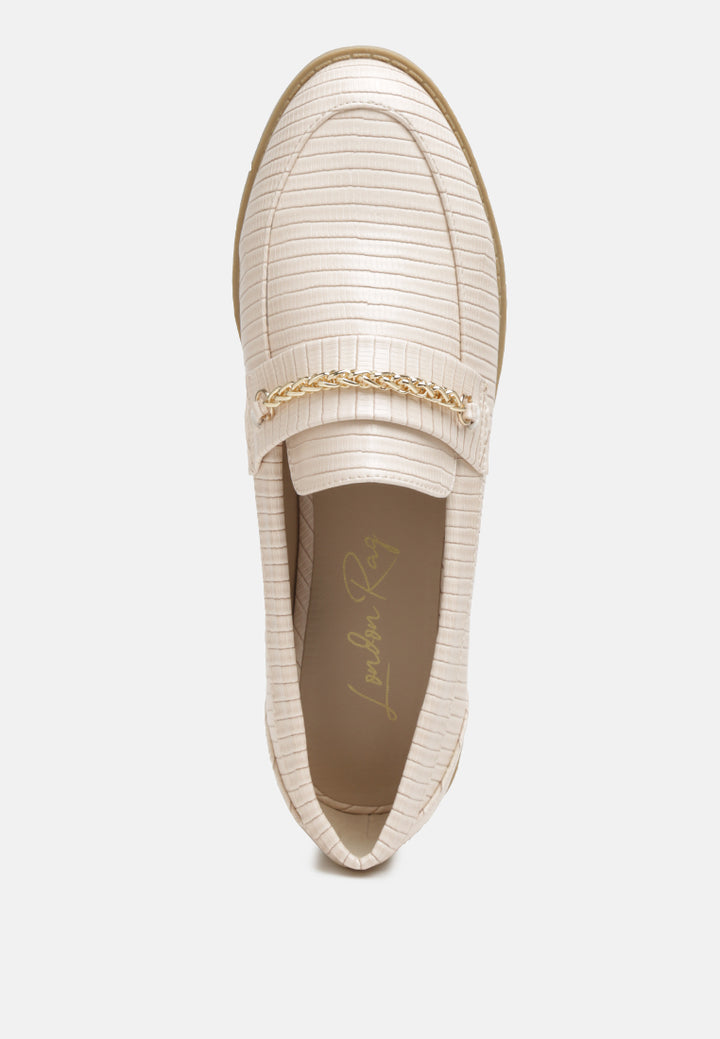 women low block loafers adorned with golden chain#color_taupe