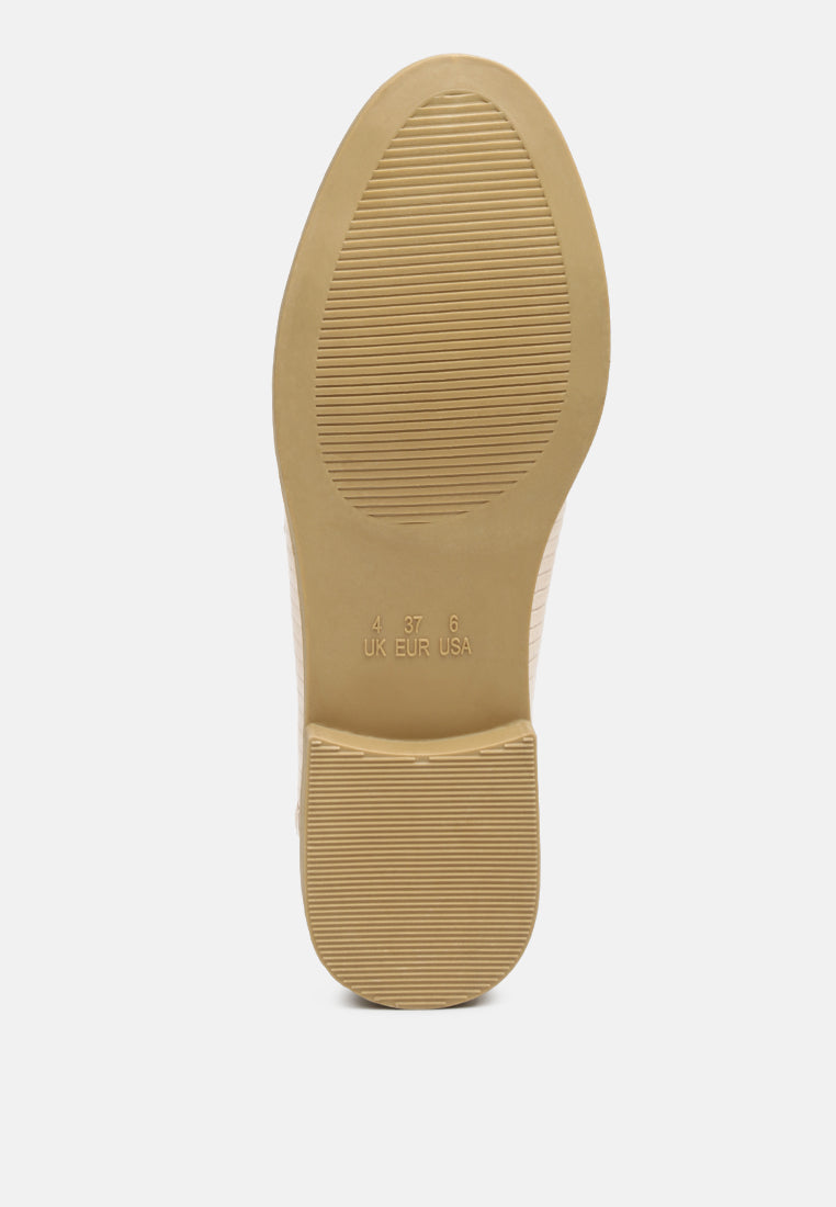 women low block loafers adorned with golden chain#color_taupe