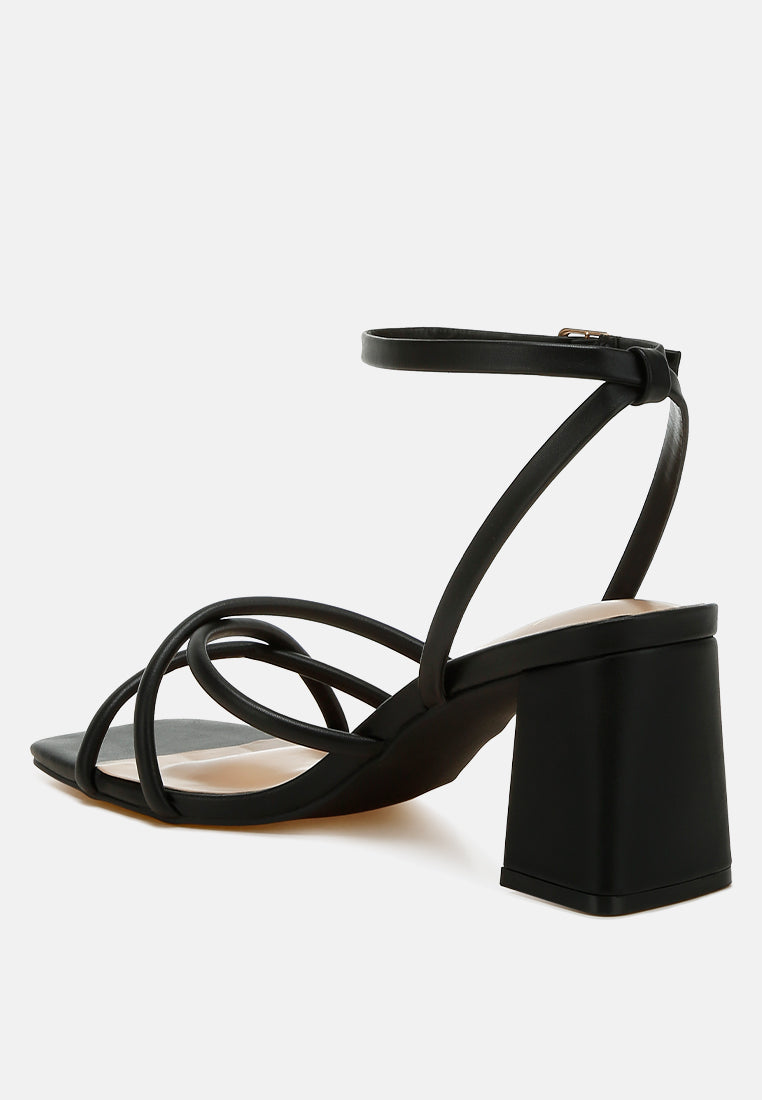 women low block heel strappy sandals#color_black