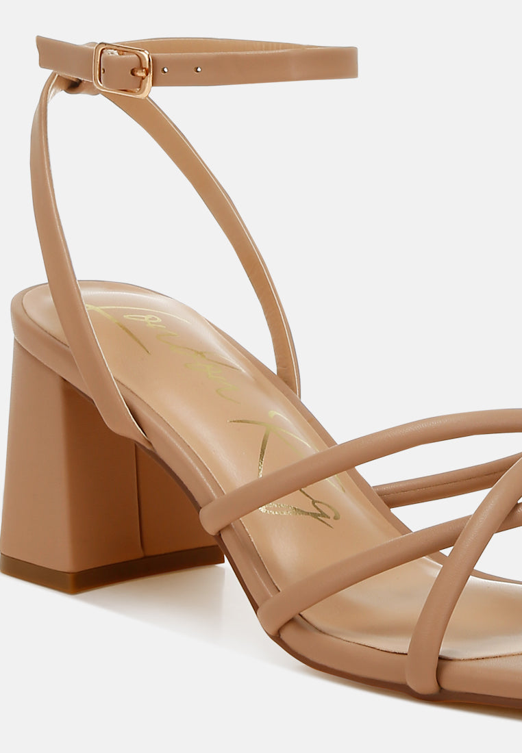 women low block heel strappy sandals#color_camel