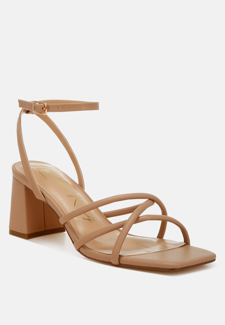 women low block heel strappy sandals#color_camel