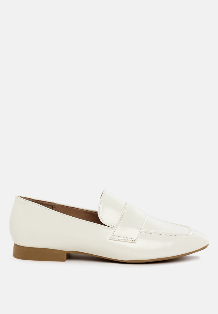 women flat heel loafers#color_off-white
