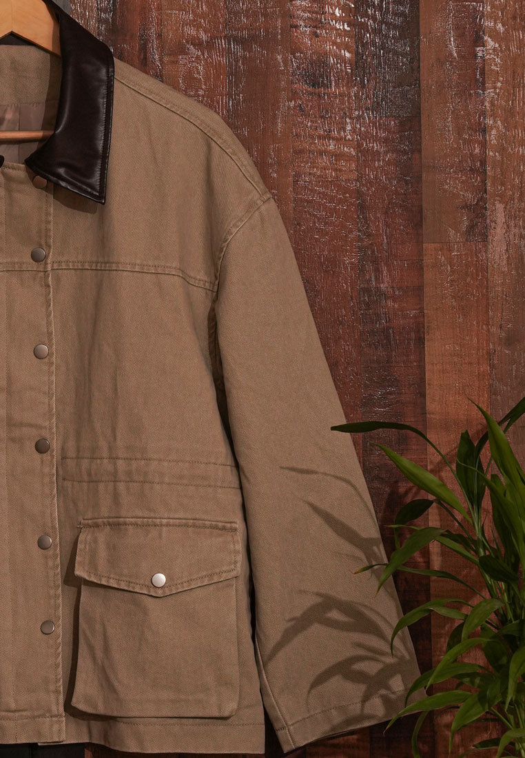 Women Utility-Style Jacket with Oversized Pockets