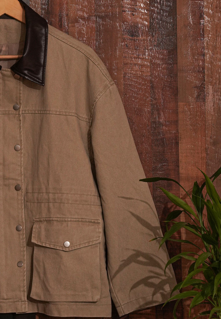 Women Utility-Style Jacket with Oversized Pockets