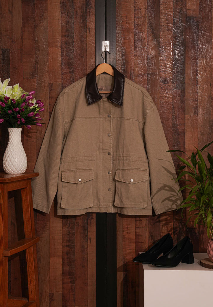 Women Utility-Style Jacket with Oversized Pockets