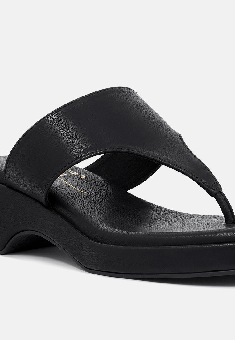 women faux leather thong toe sandals#color_black