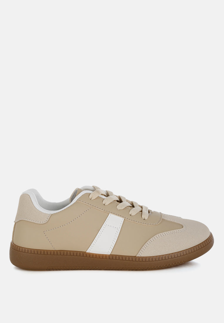 women classic lace-up flatform sneaker#color_beige