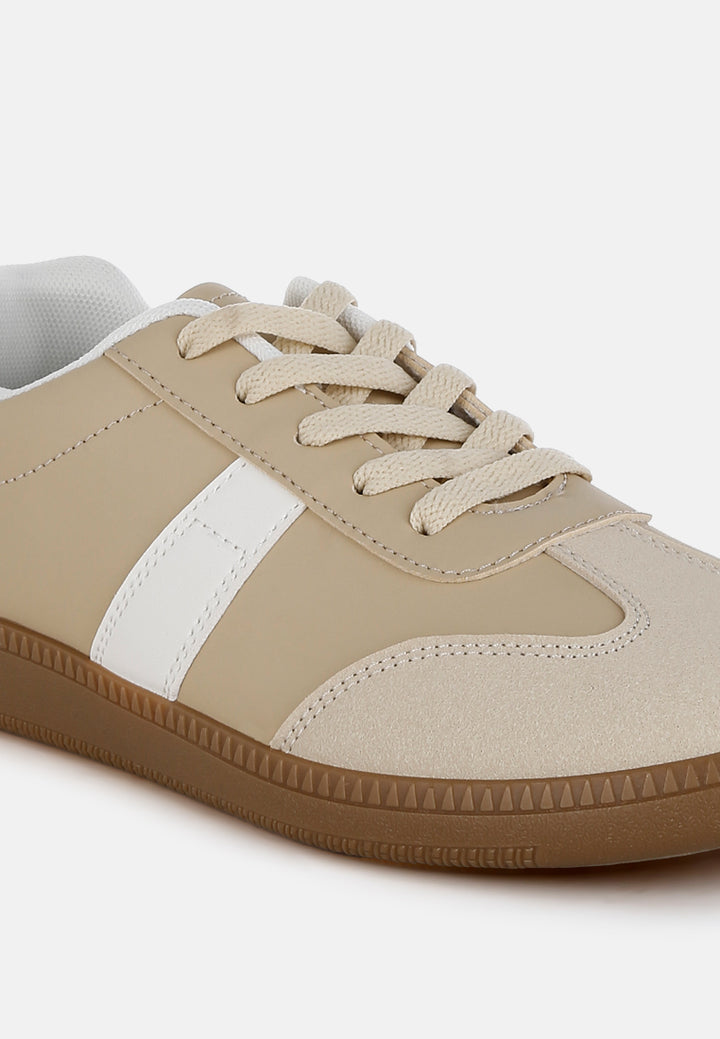 women classic lace-up flatform sneaker#color_beige