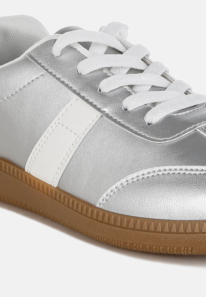 women classic lace-up flatform sneaker#color_silver