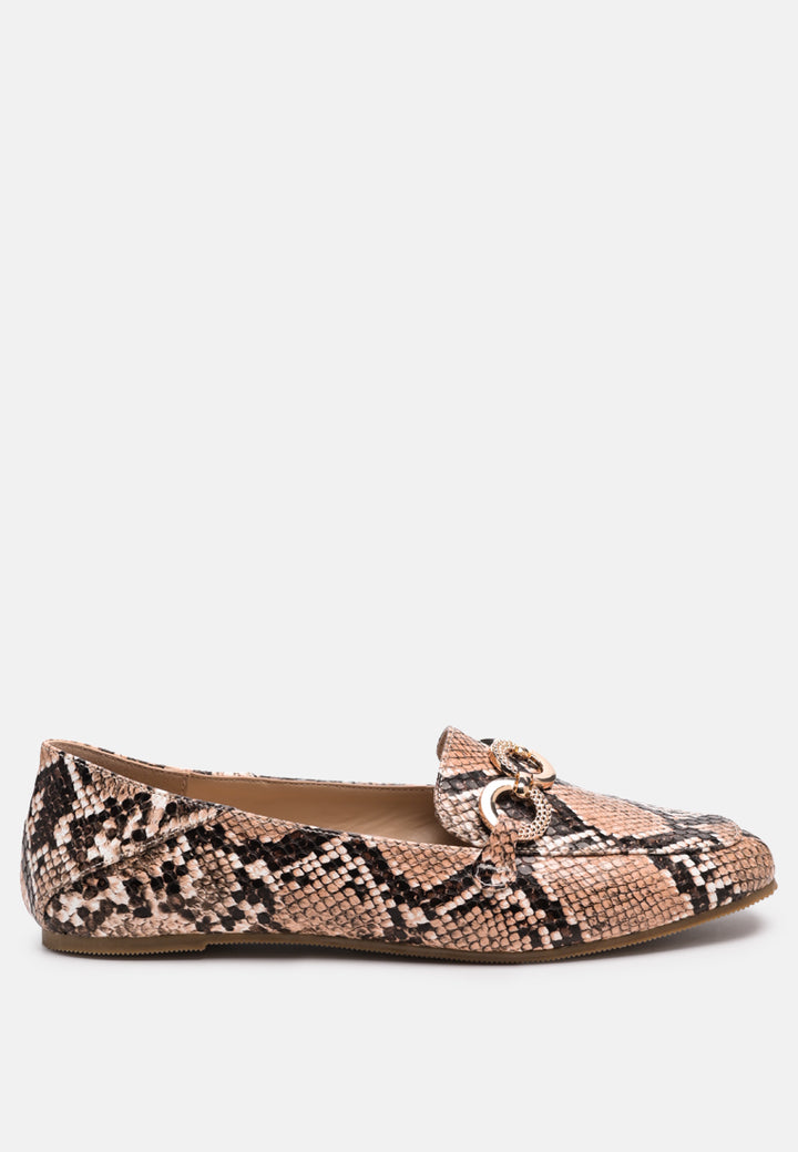 women velvet ndiamante buckle casual loafers#color_natural-snake