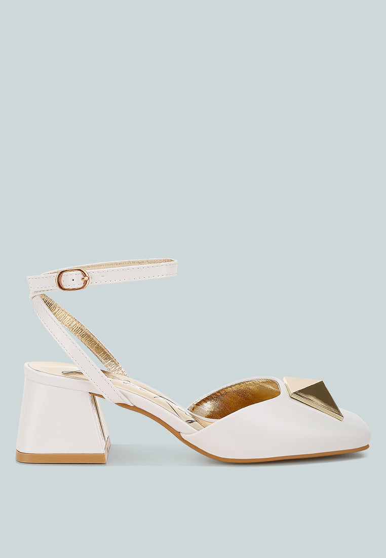 women brooch detail ankle strap sandals#color_off-white