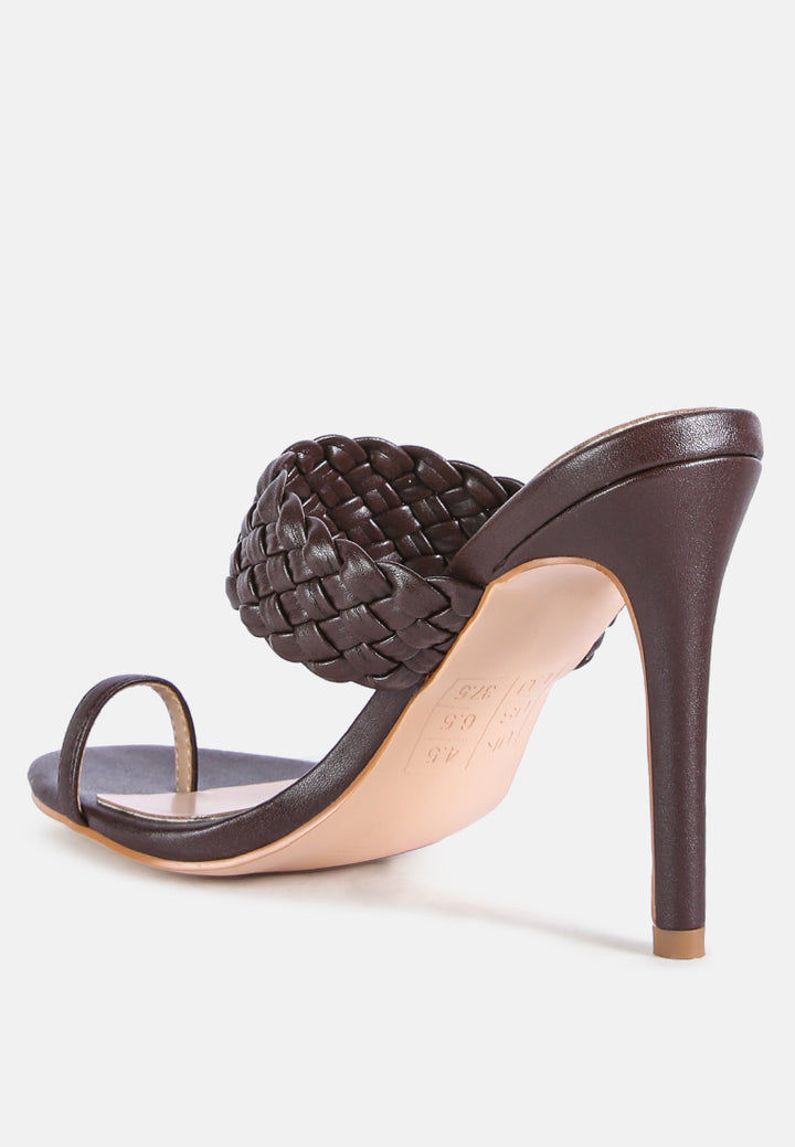 women woven strap toe ring sandals#color_espresso