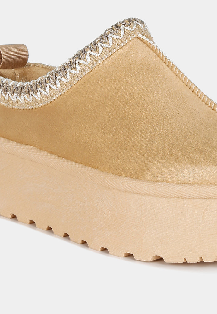 Embroidered Platform Classic Slip-On