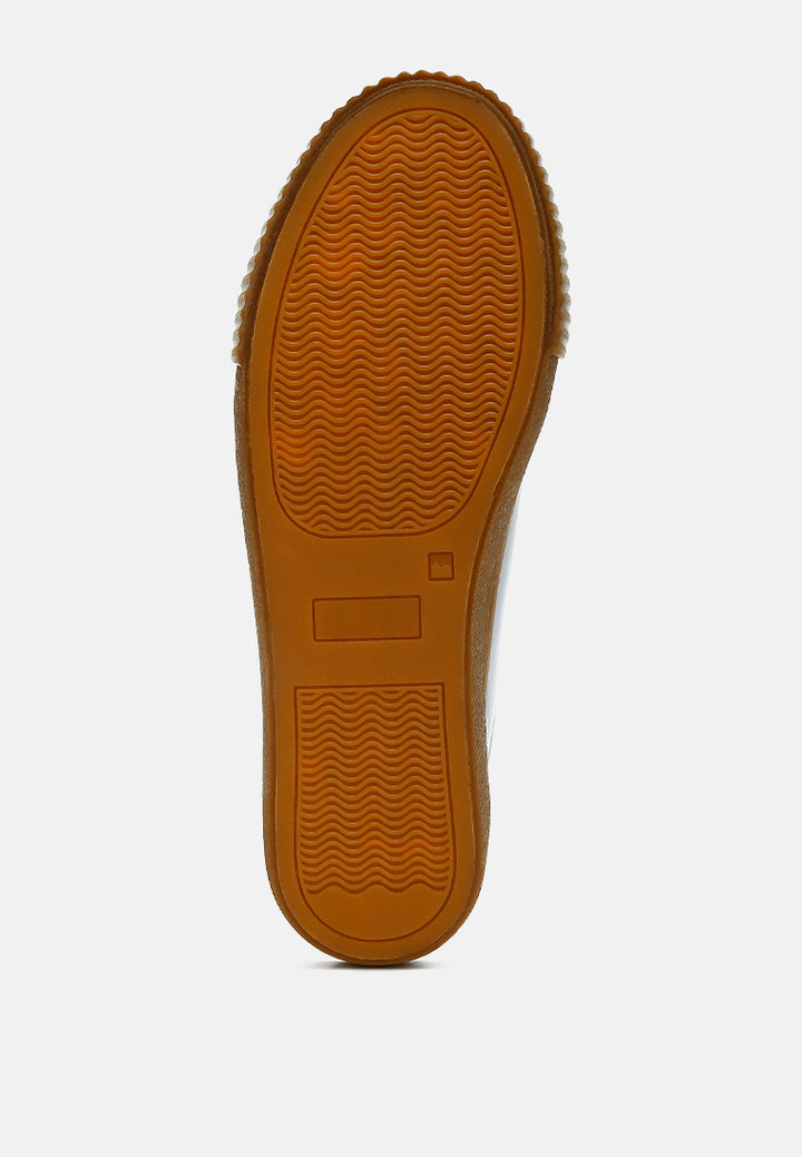 Women Metallic Faux Leather Star Sneakers#color_silver