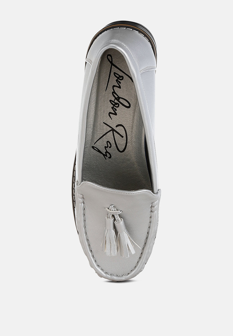 Women Metallic Tassel Detail Loafers