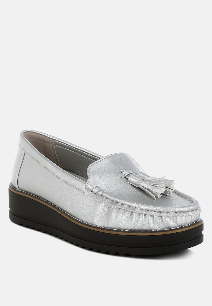 Women Metallic Tassel Detail Loafers