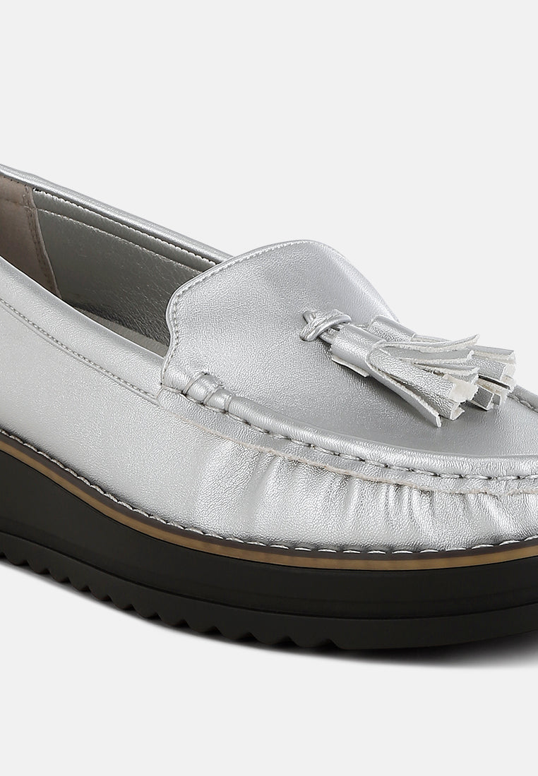Women Metallic Tassel Detail Loafers