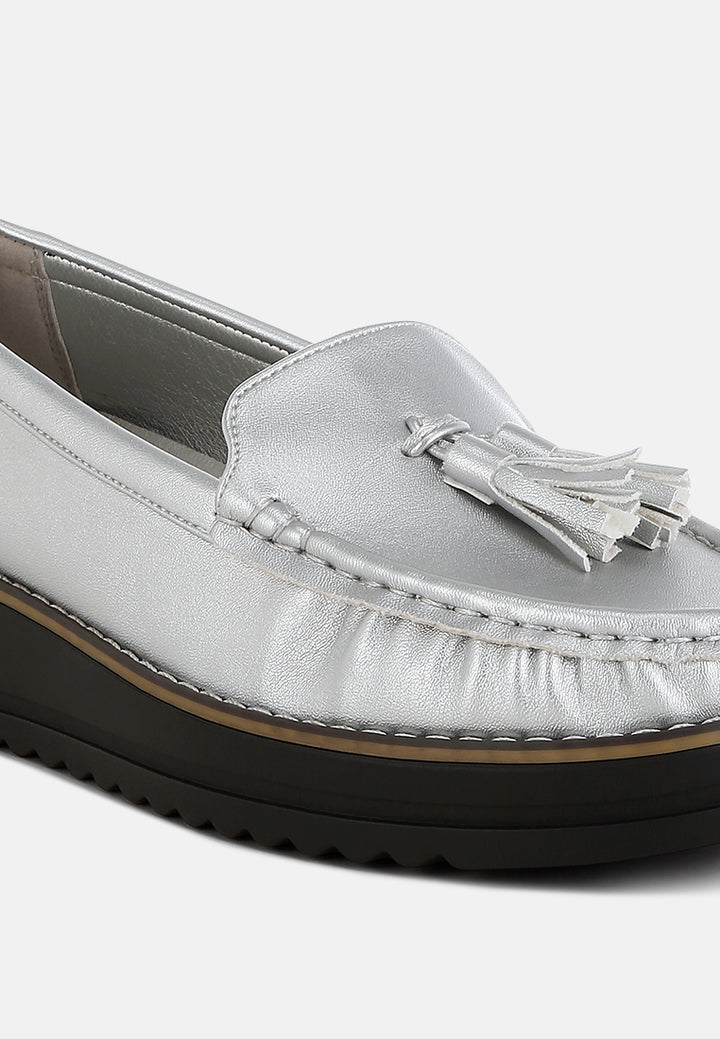 Women Metallic Tassel Detail Loafers