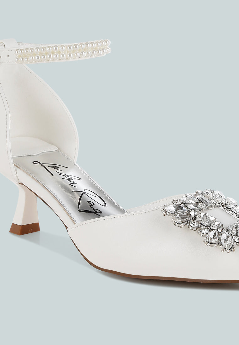 women diamante brooch kitten heel sandals#color_white