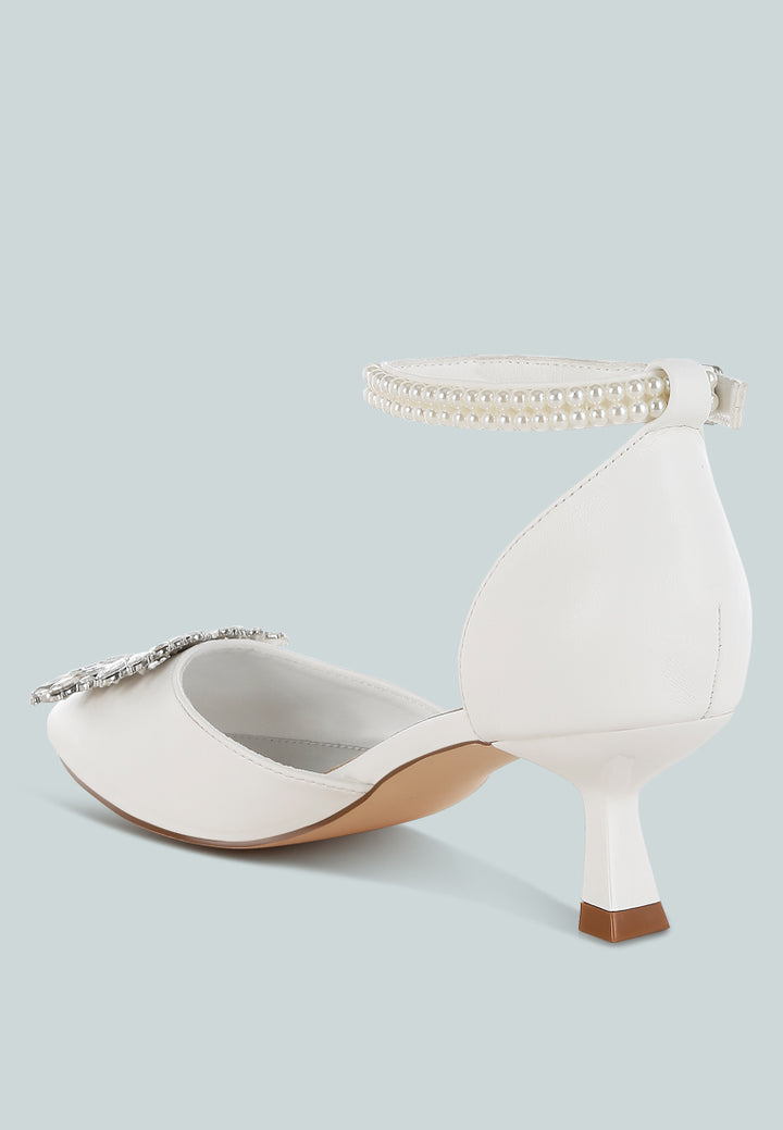 women diamante brooch kitten heel sandals#color_white