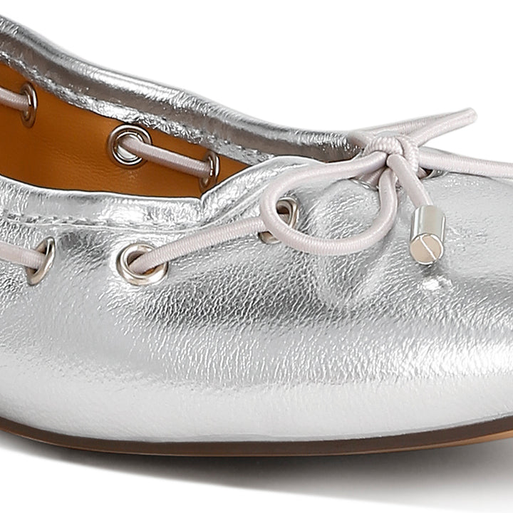 metallic eyelet detail bow ballerinas
#color_silver