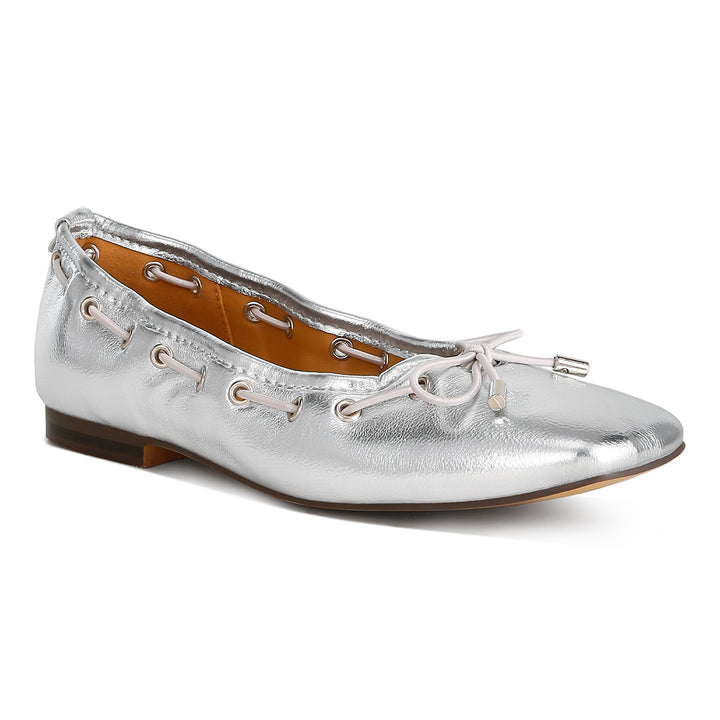 metallic eyelet detail bow ballerinas
#color_silver