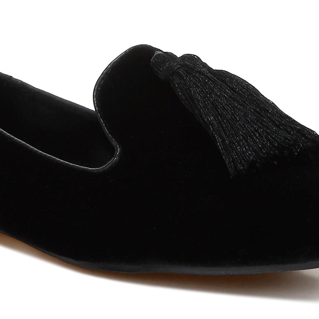 iconic tassel detail velvet loafers#color_black