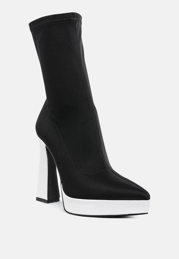 women contrasting platform detail sock boots#color_black-white