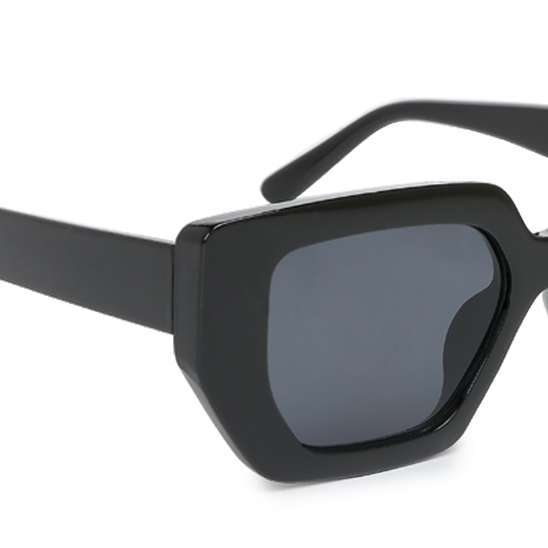 square winged sunglasses#color_black