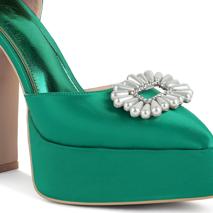 pearls brooch detail platform block heel sandals#color_green