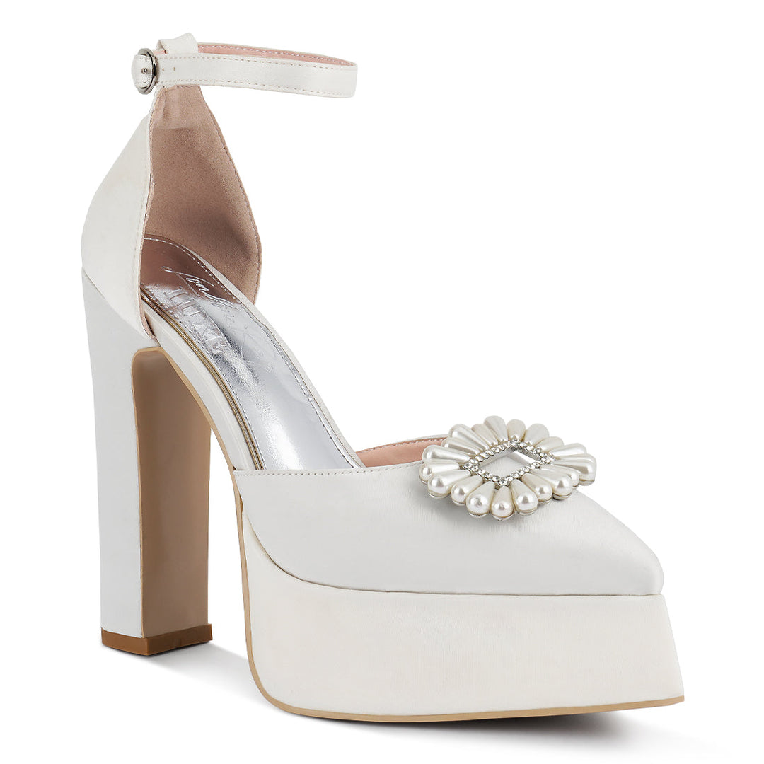 pearls brooch detail platform block heel sandals#color_white