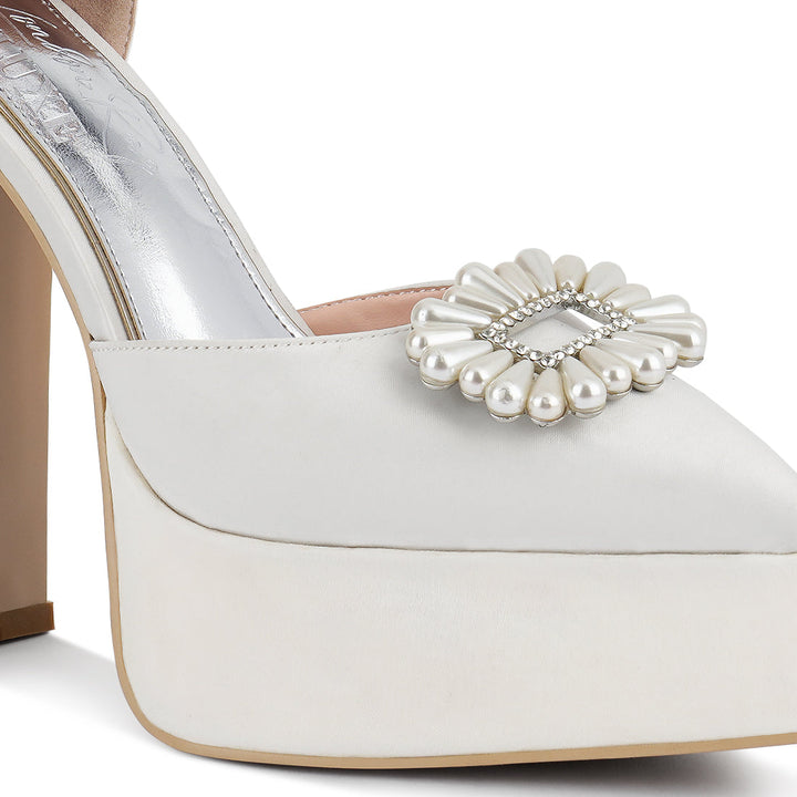 pearls brooch detail platform block heel sandals#color_white