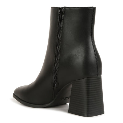 cut out block heeled chelsea boots#color_black