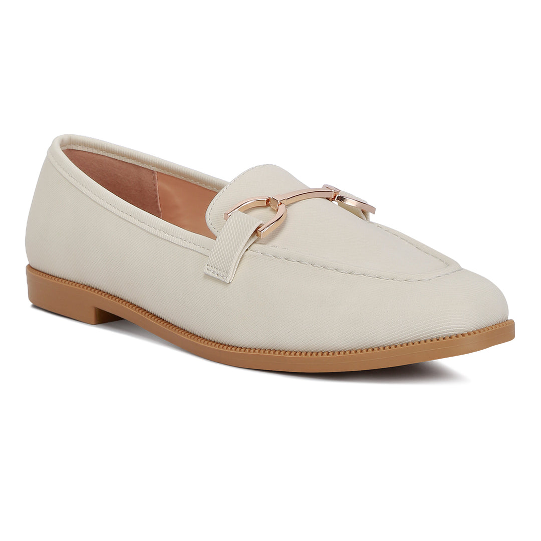 horsebit embellished flat loafers#color_off-white