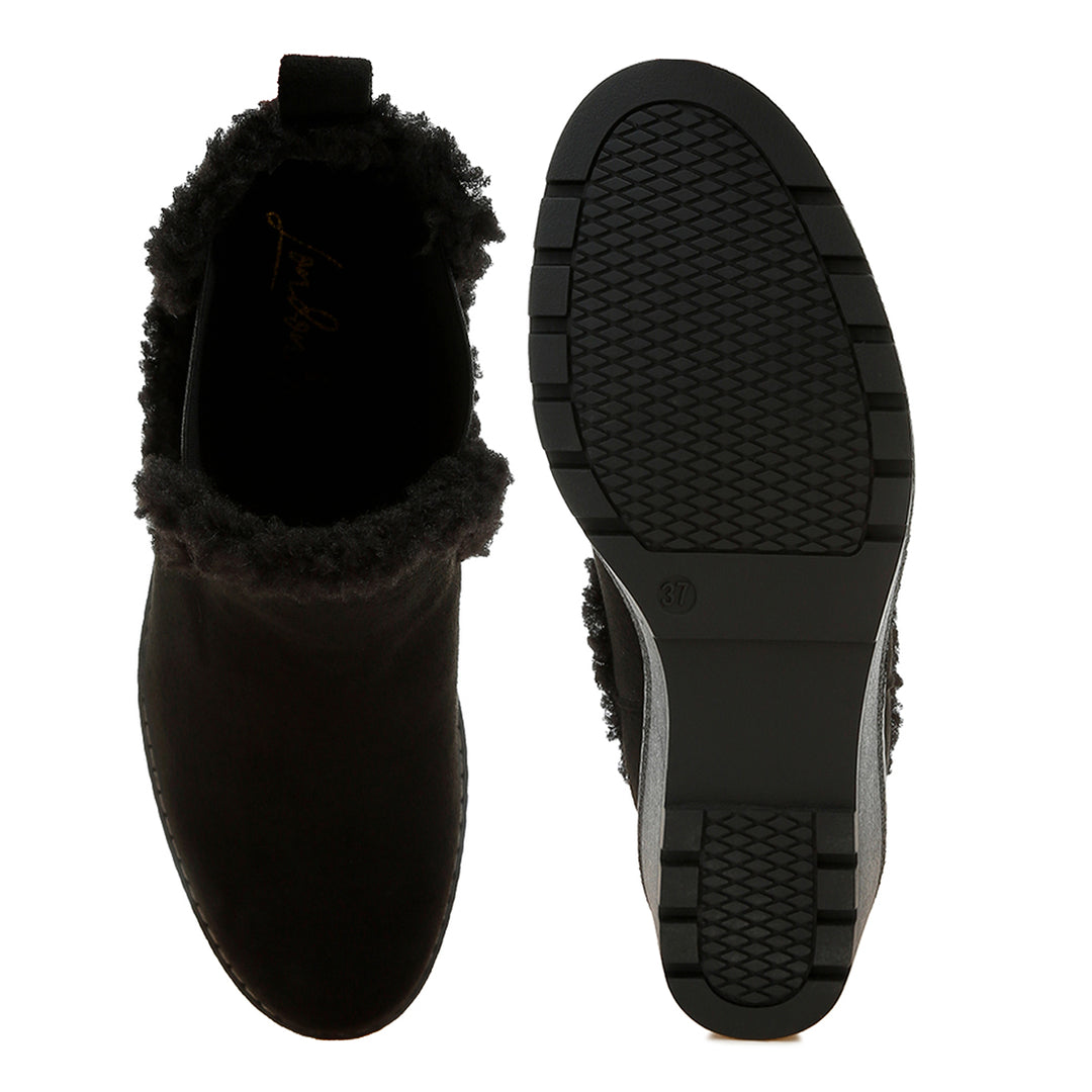 faux fur lined chelsea boots#color_black