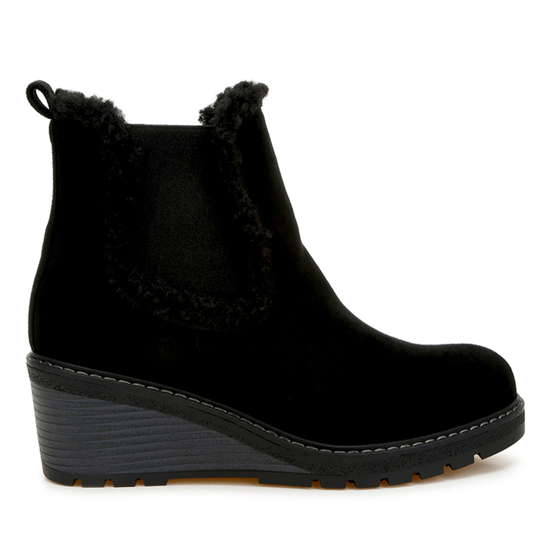 faux fur lined chelsea boots#color_black