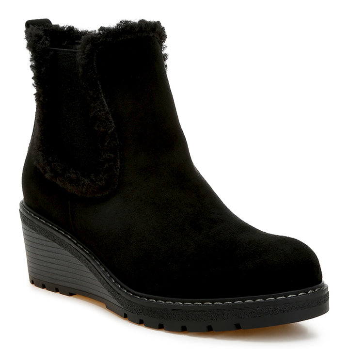 faux fur lined chelsea boots#color_black