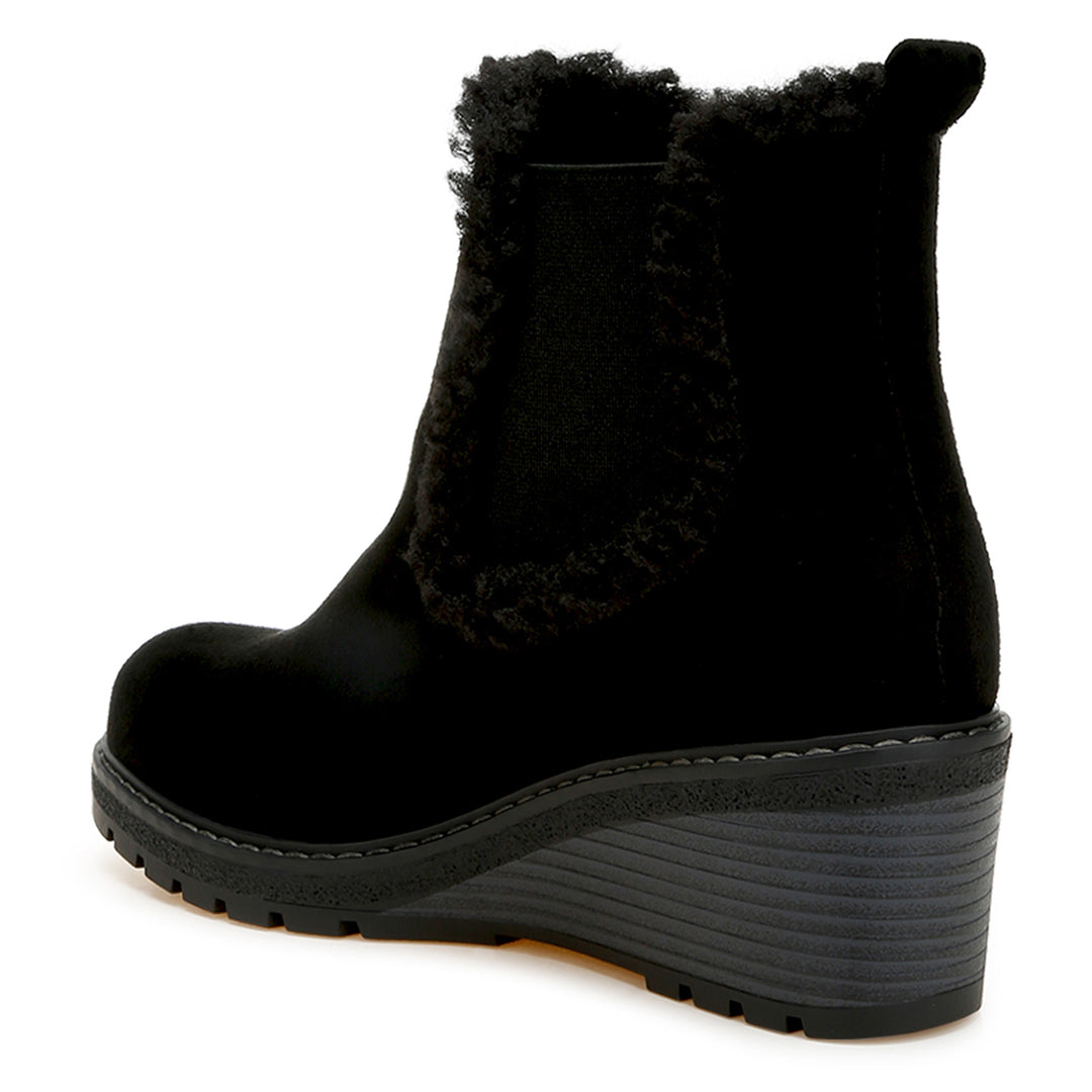 faux fur lined chelsea boots#color_black