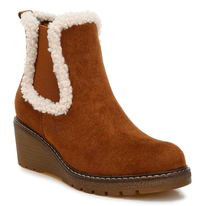 faux fur lined chelsea boots#color_tan