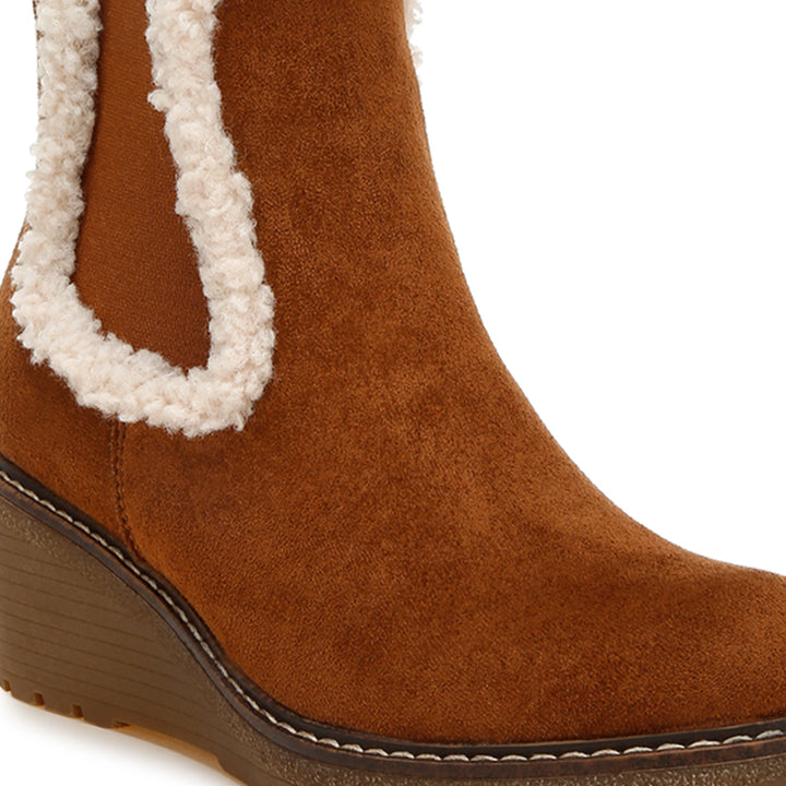 faux fur lined chelsea boots#color_tan