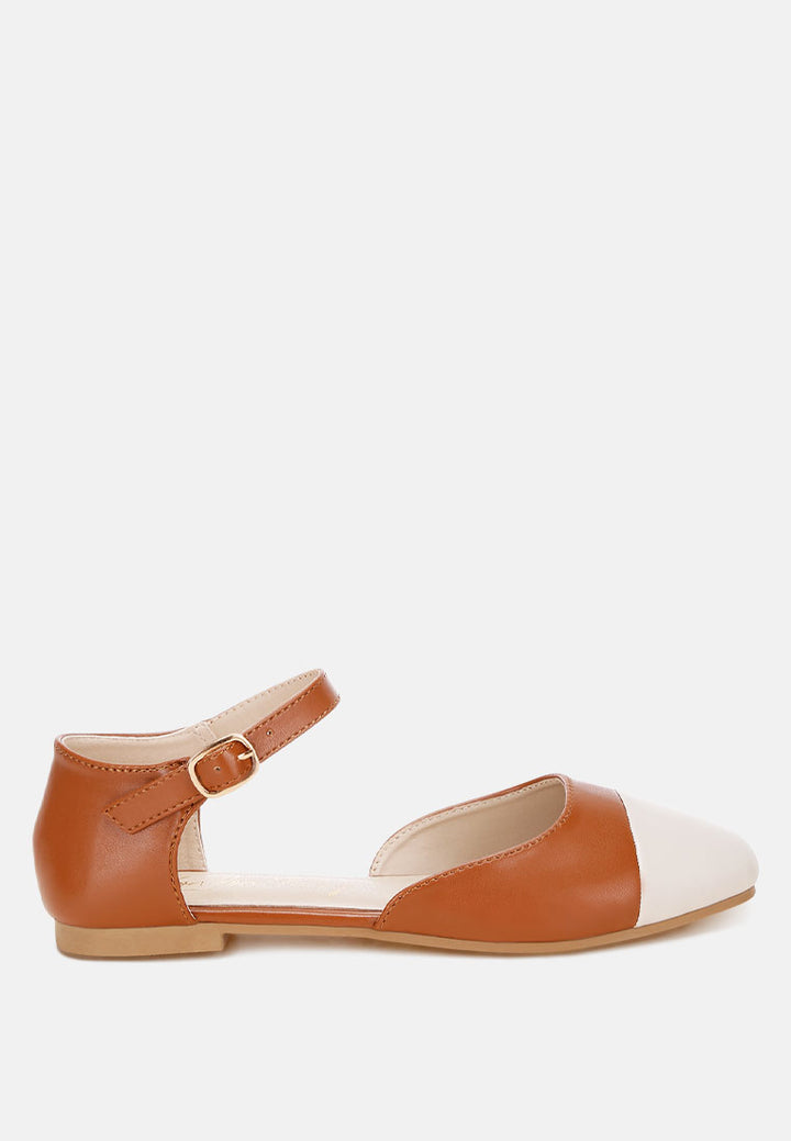 Women Two Tone Flat Sandals