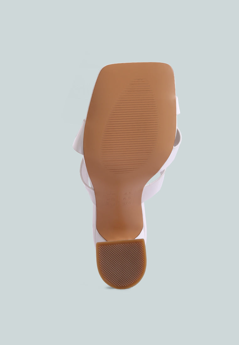 women intertwined toe ring heeled sandals#color_white