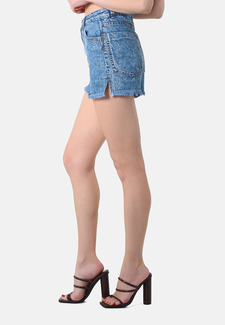 women side slit raw hem denim shorts#color_acid blue