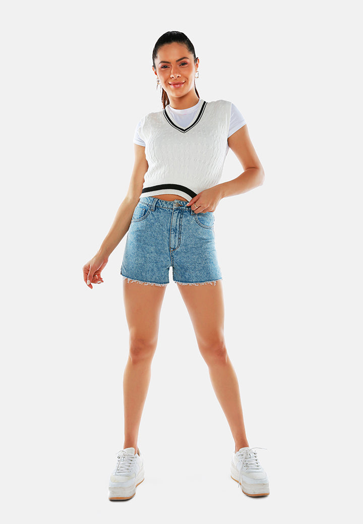 women side slit raw hem denim shorts#color_lt blue