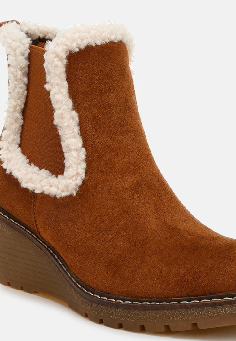 women faux fur lined chelsea boots#color_tan