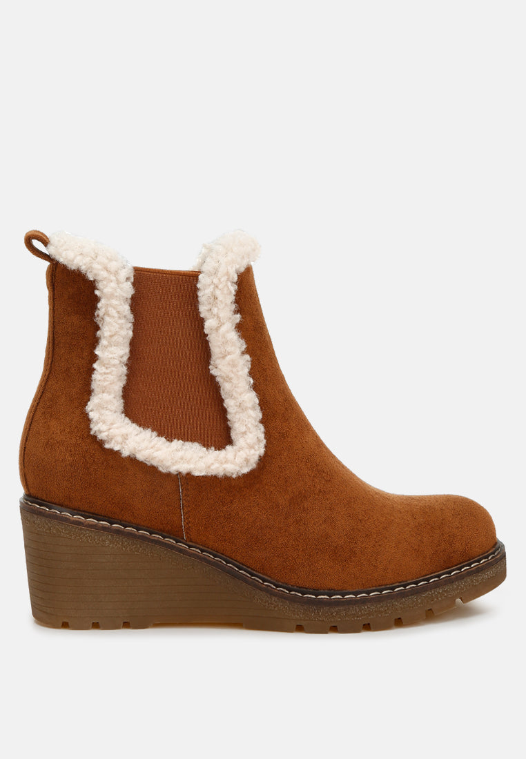women faux fur lined chelsea boots#color_tan