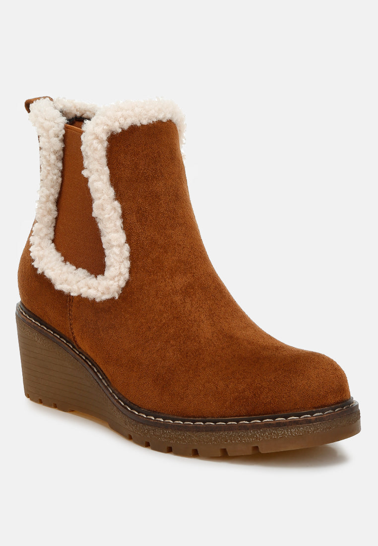 women faux fur lined chelsea boots#color_tan
