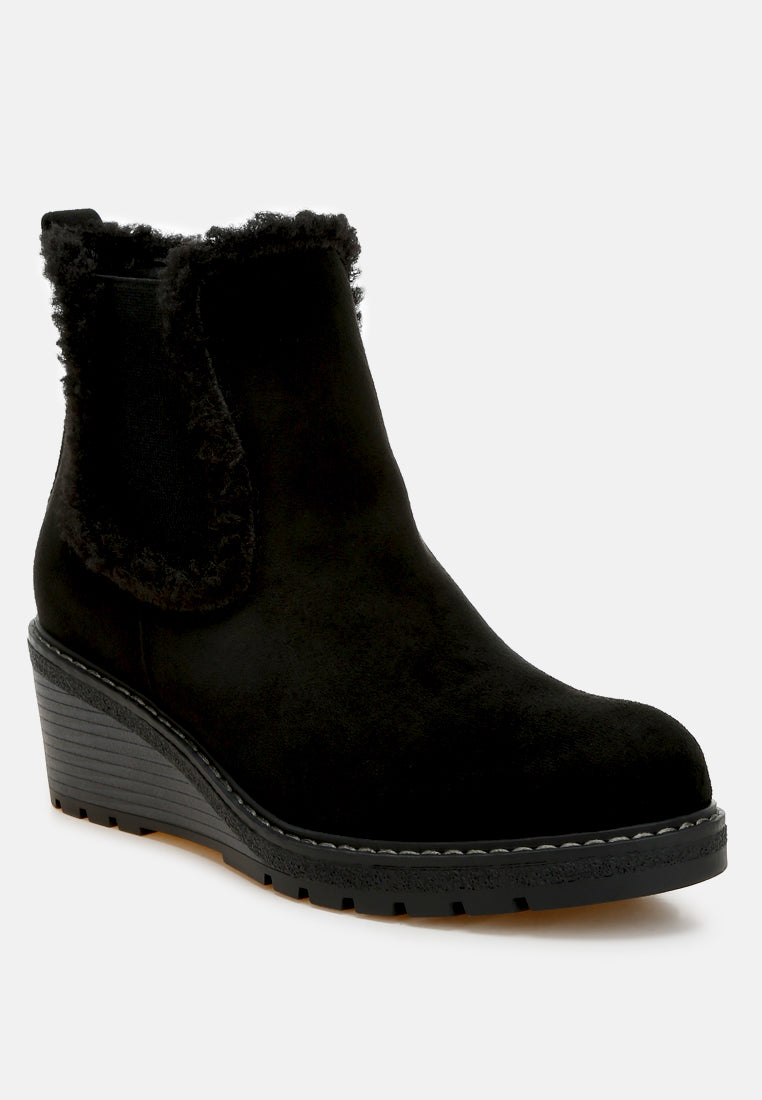 women faux fur lined chelsea boots#color_black